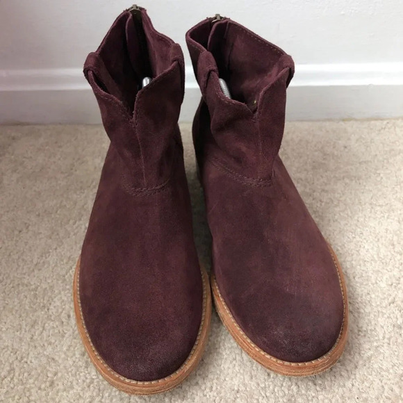 Johnston & Murphy Stephanie Stitched Bootie - Picture 5 of 14